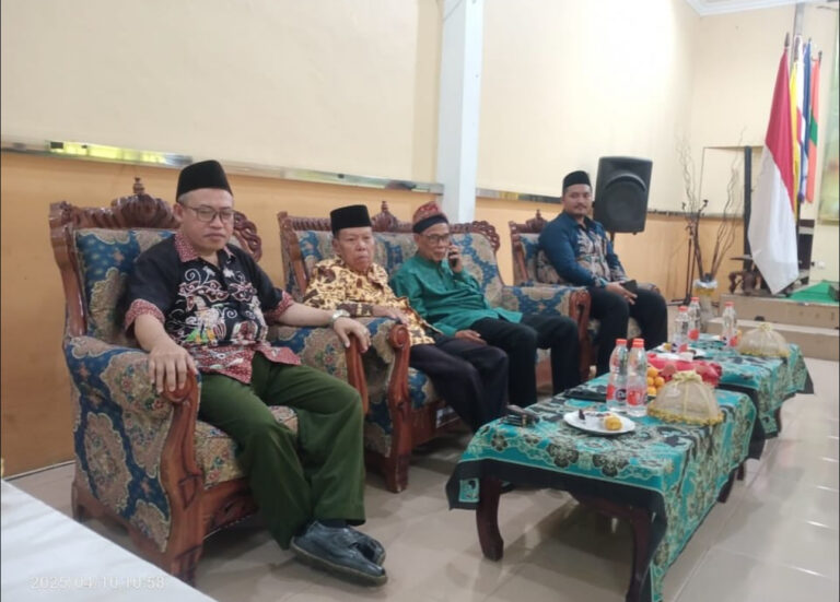 Halal Bi Halal, Ponpes Asshomadiyah dan STKIP PGRI Bangkalan Perkuat Kerja Sama Pendidikan