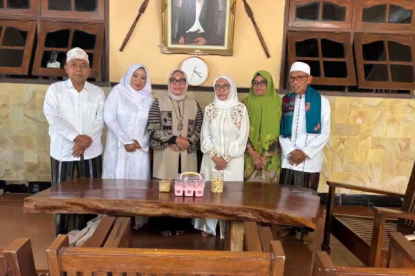 Menteri PPPA Kunjungi Pondok Pesantren Asshomadiyah dalam Peringatan Hari Santri